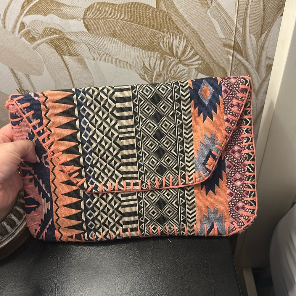 Tribal clutch